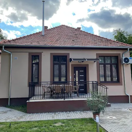 Kovacs Apartmanhaz Kiskunhalas Exterior foto