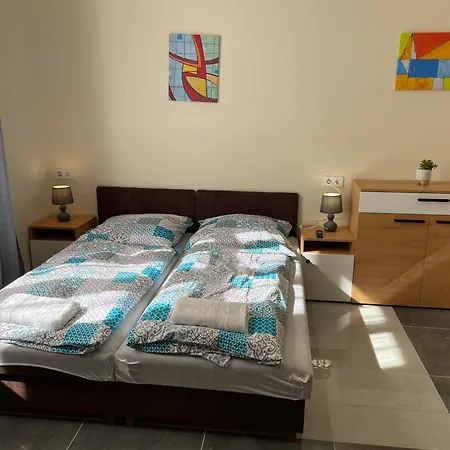 Kovacs Apartmanhaz Kiskunhalas Zimmer foto